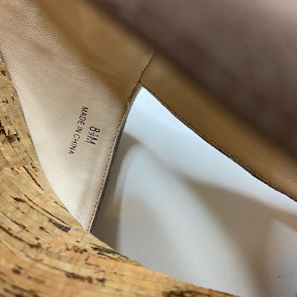 Gray Suede Crisscross Wedge Sandals Size 8.5 - Picture 9 of 9